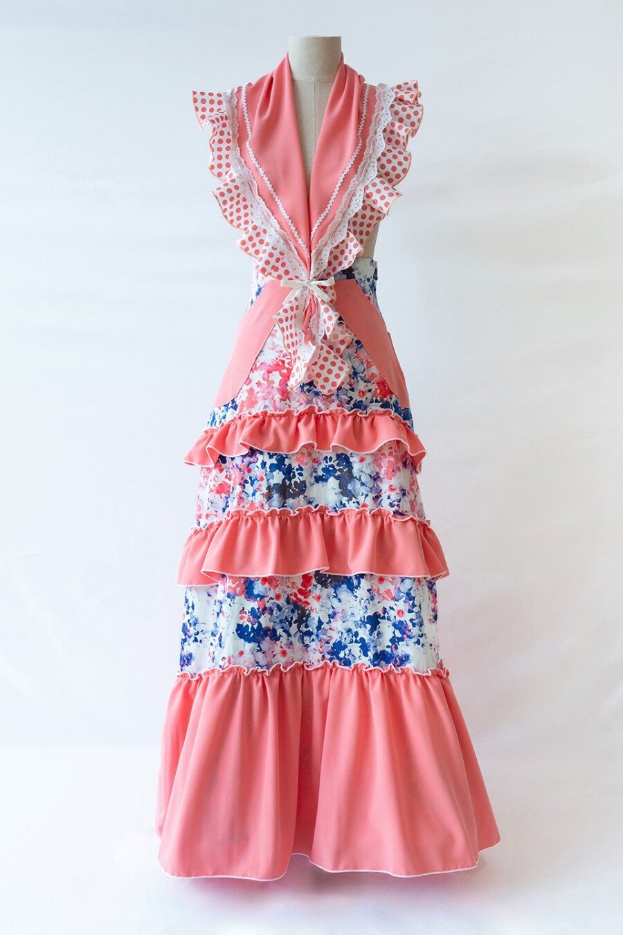 Falda flamenca con Volantes, bolsillos y mucho vuelo.