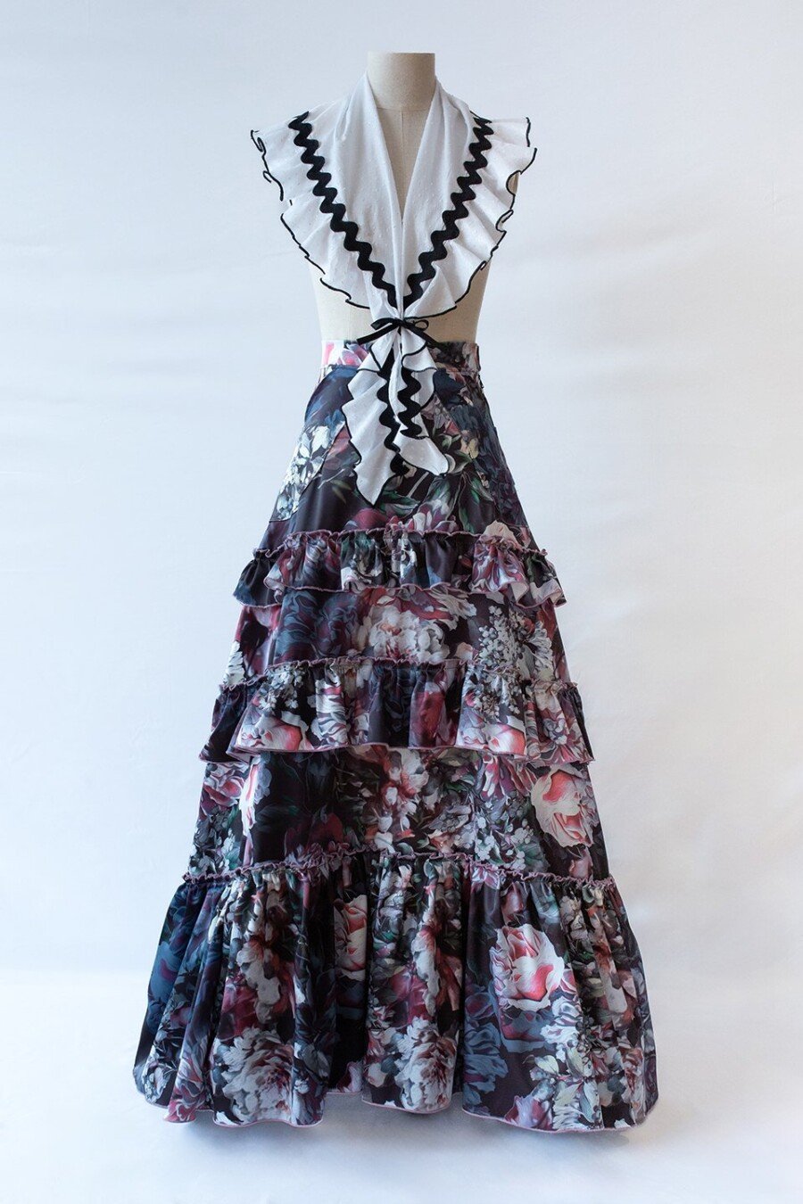 Falda flamenca con Volantes, bolsillos y mucho vuelo.