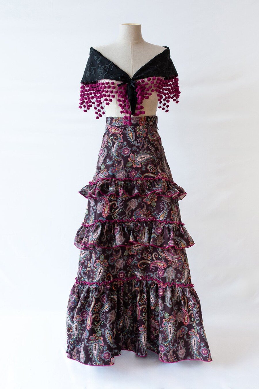 Falda flamenca con Volantes, bolsillos y mucho vuelo.