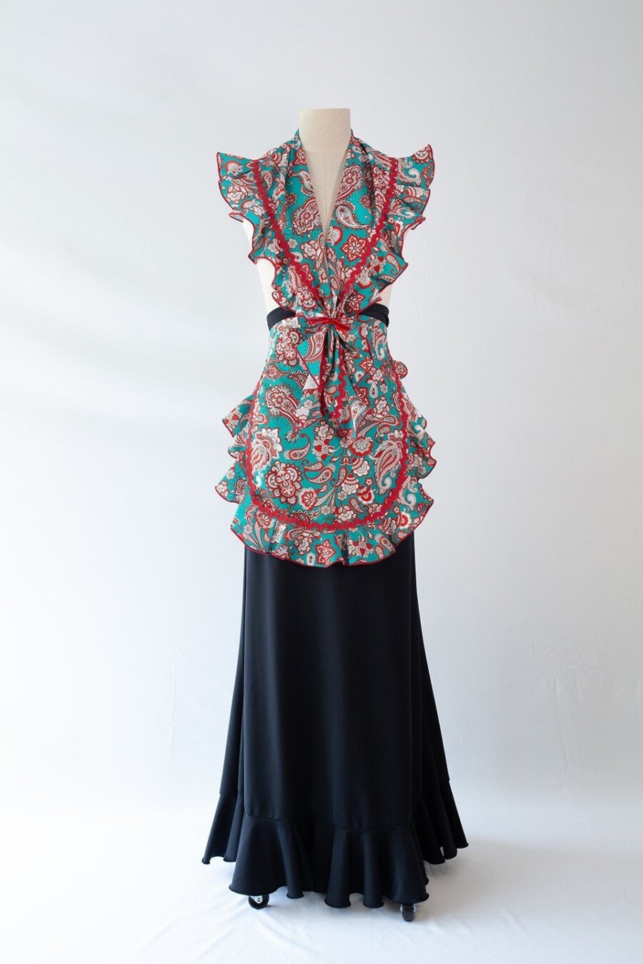 Conjunto de pico y delantal flamenco