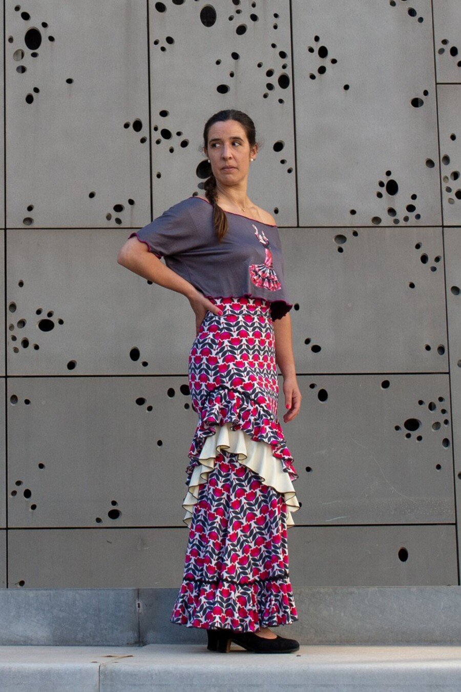 Falda de baile flamenco con vuelo, volantes  en V y cinturilla alta
