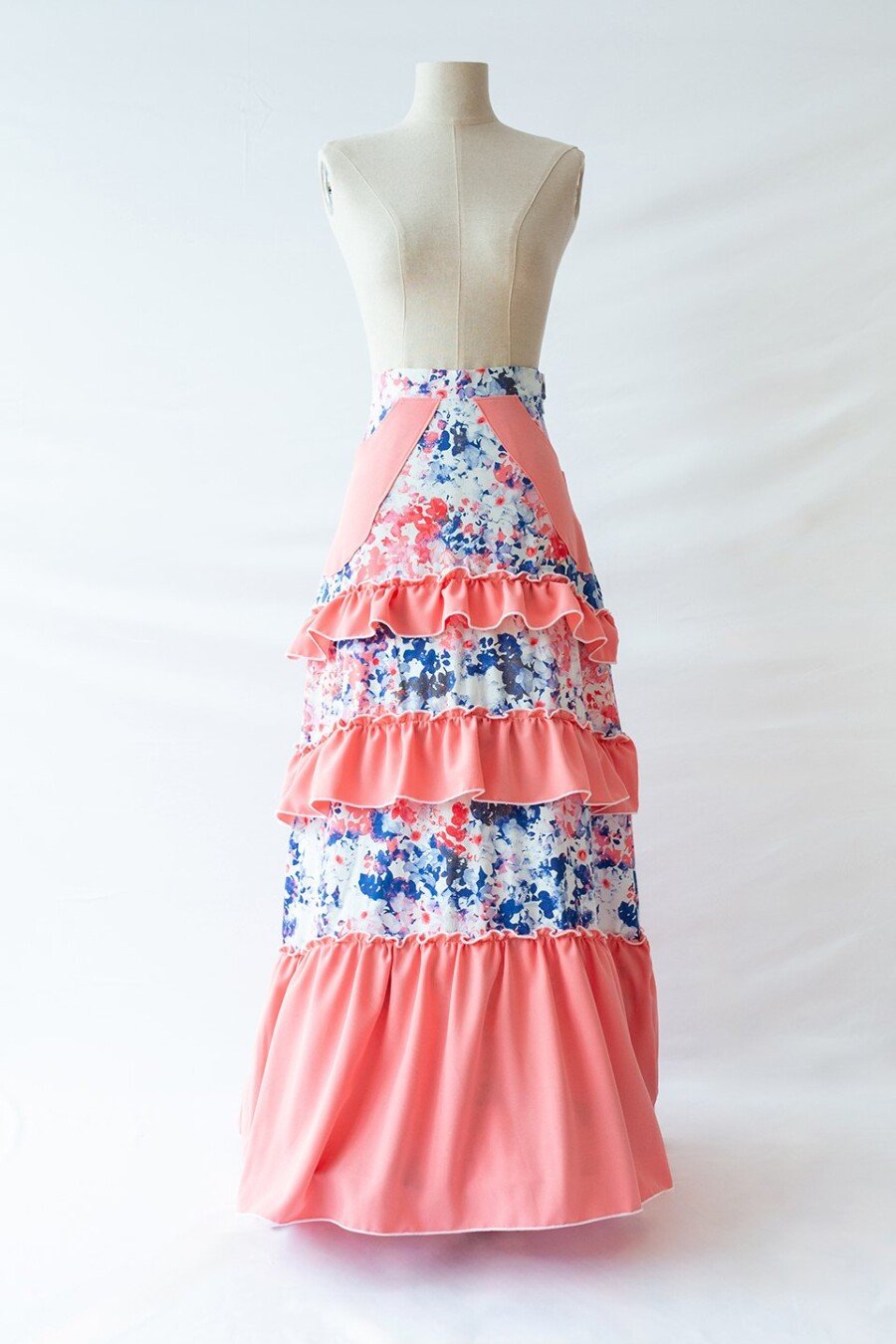 Falda flamenca con Volantes, bolsillos y mucho vuelo.