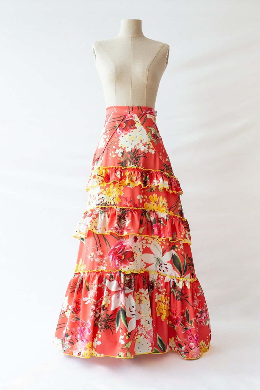 Falda flamenca con Volantes, bolsillos y mucho vuelo.