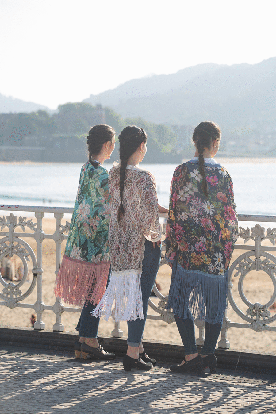 Kimono de media manga y flecos