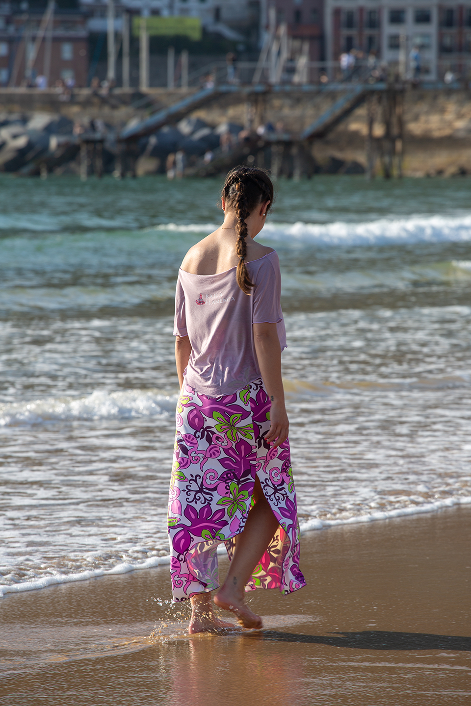 Falda de ensayo larga con aperturas y cola