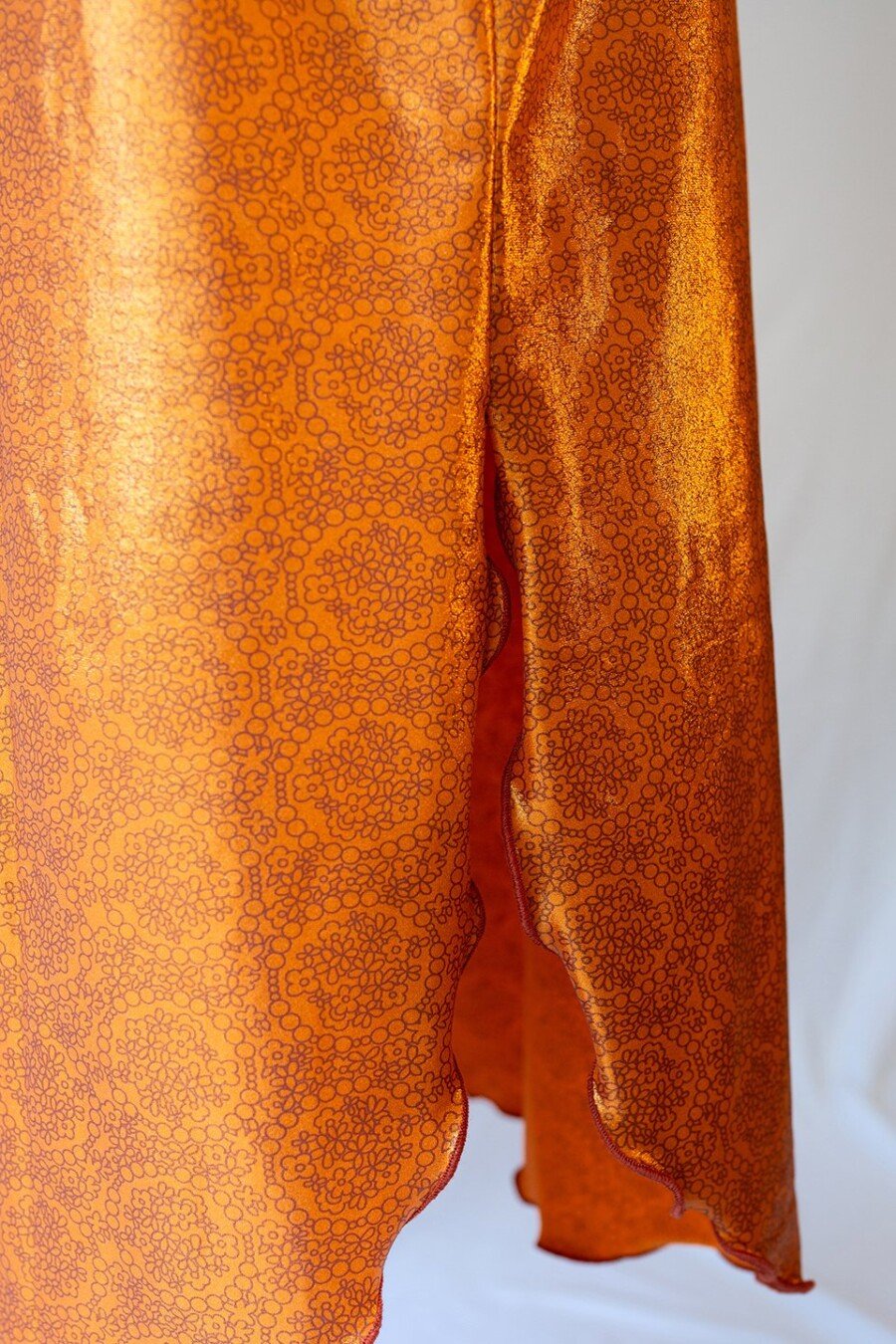 Falda de ensayo corta con aperturas