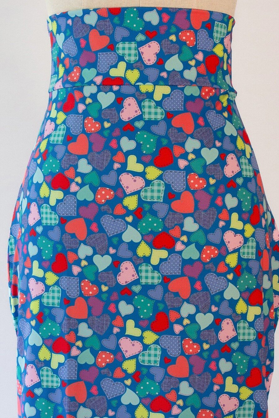 Falda de ensayo corta con aperturas