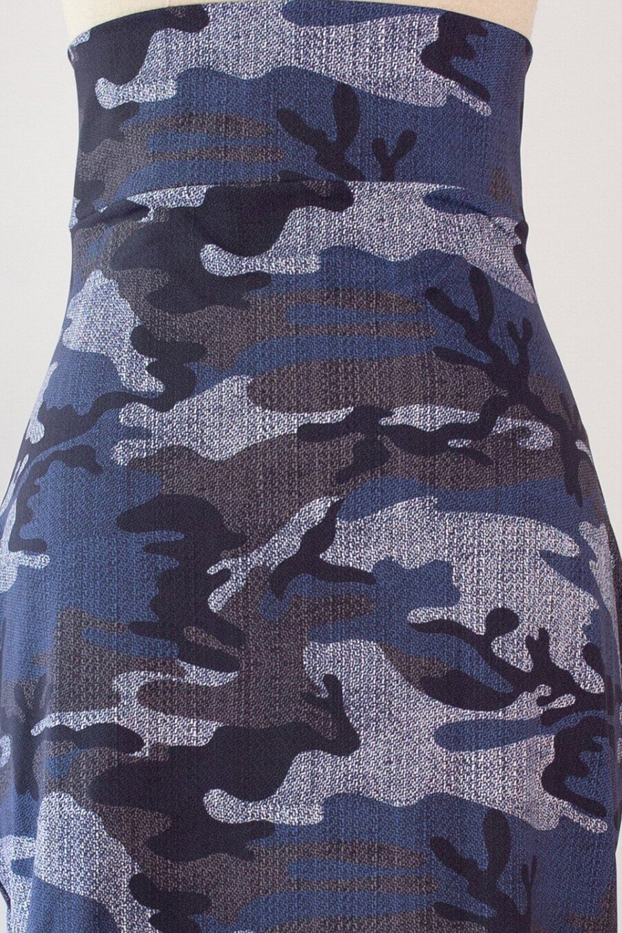 Falda de ensayo corta con aperturas