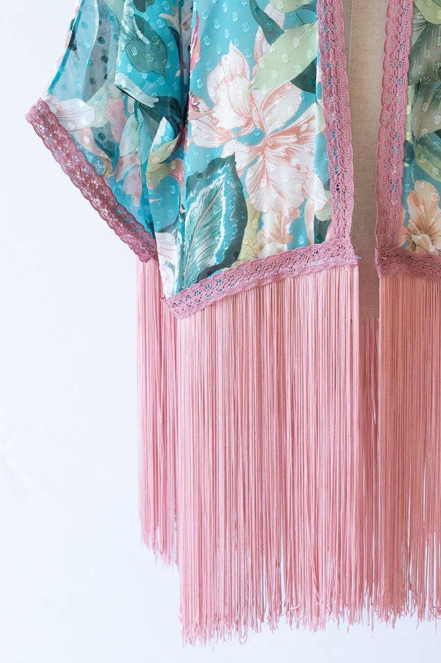 Kimono de media manga y flecos