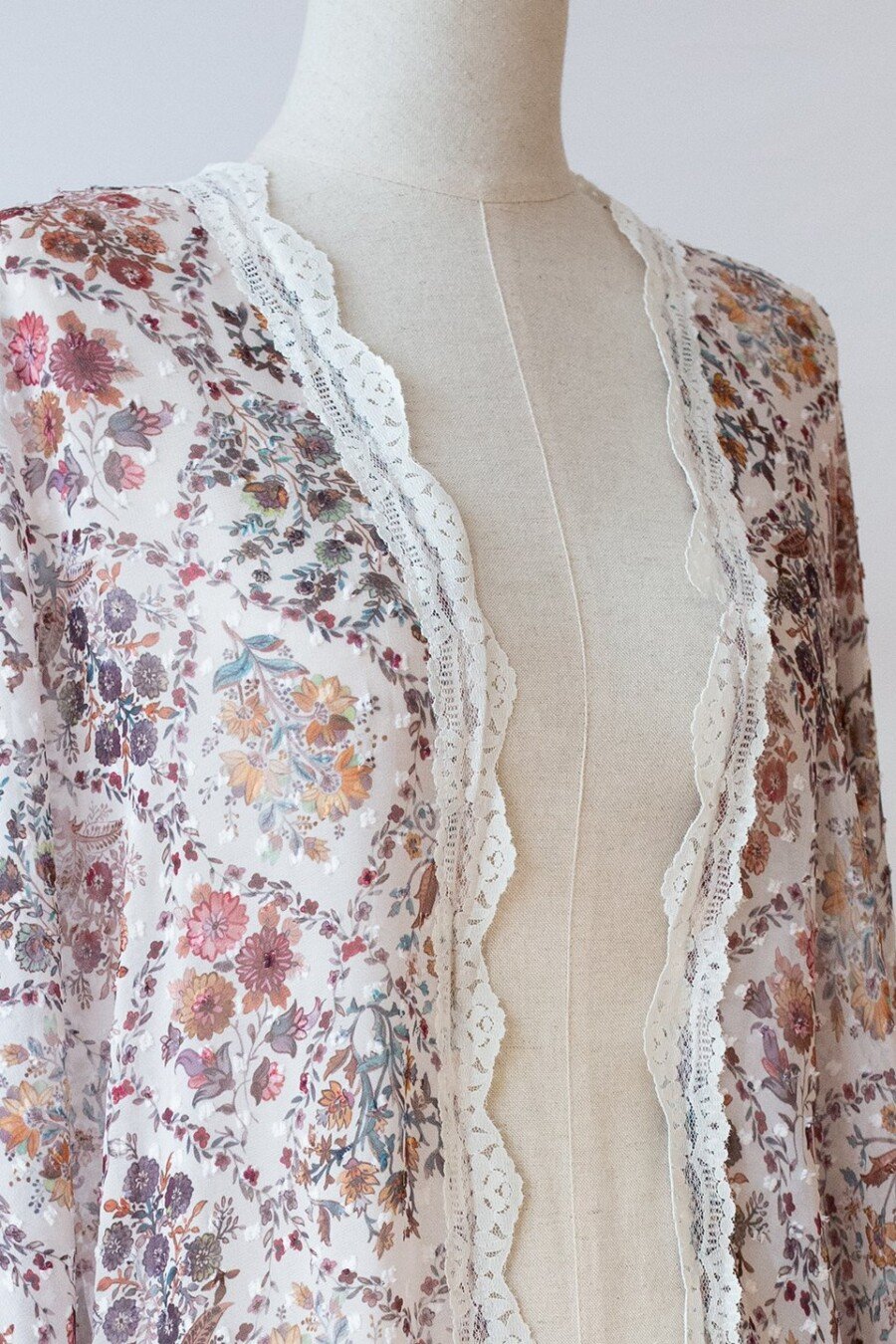 Kimono de media manga y flecos